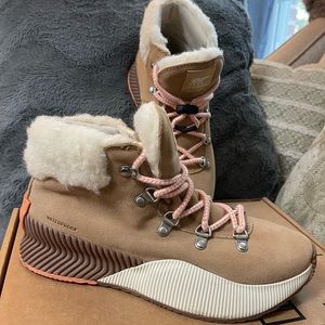 New Sorel tan leather shearling ankle boots sz 6 youth 7.5 ladies